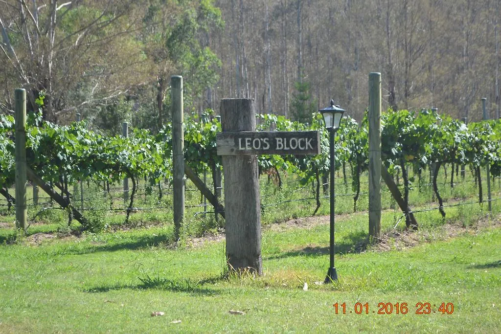 Barney Creek Vineyard Cottages Mount Barney Holiday park