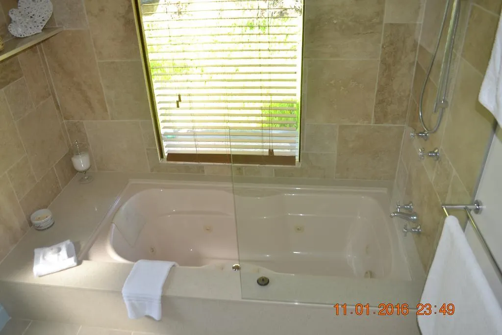 Barney Creek Vineyard Cottages Mount Barney Holiday park