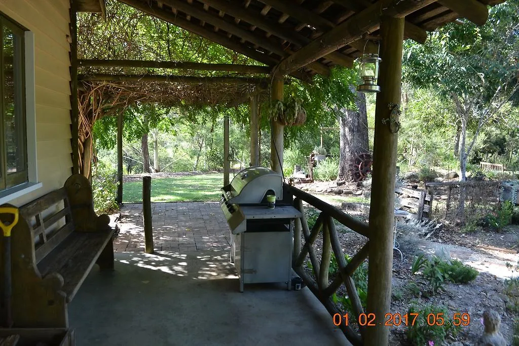 Barney Creek Vineyard Cottages Mount Barney Holiday park