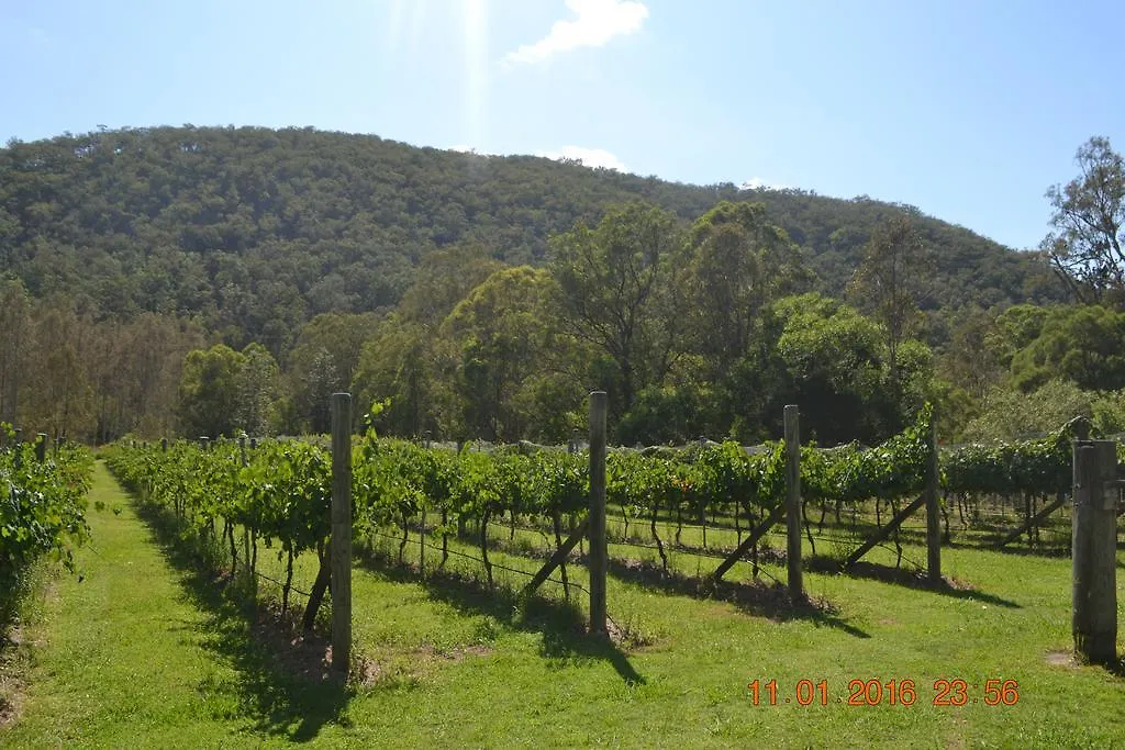 Barney Creek Vineyard Cottages Mount Barney Australia